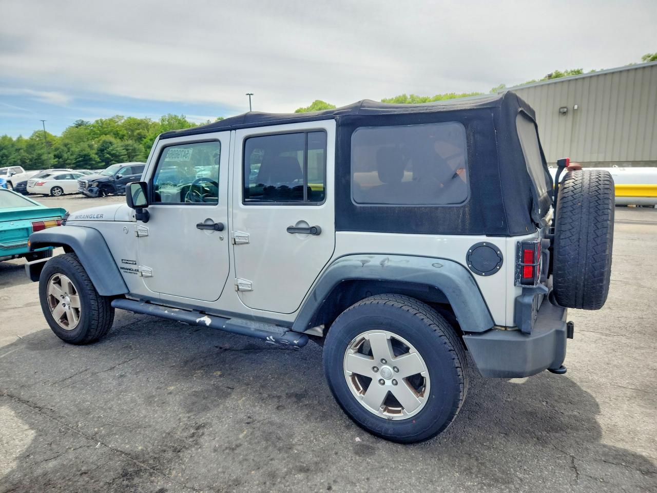 2010 Jeep Wrangler Unlimited Sport Silver vin: 1J4HA3H14AL224672