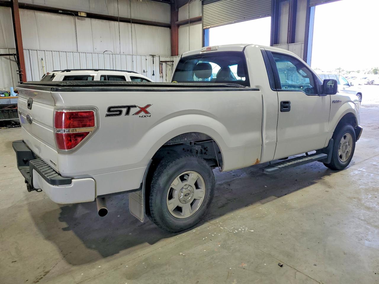 2014 Ford F150 White vin: 1FTMF1EF9EFB12495