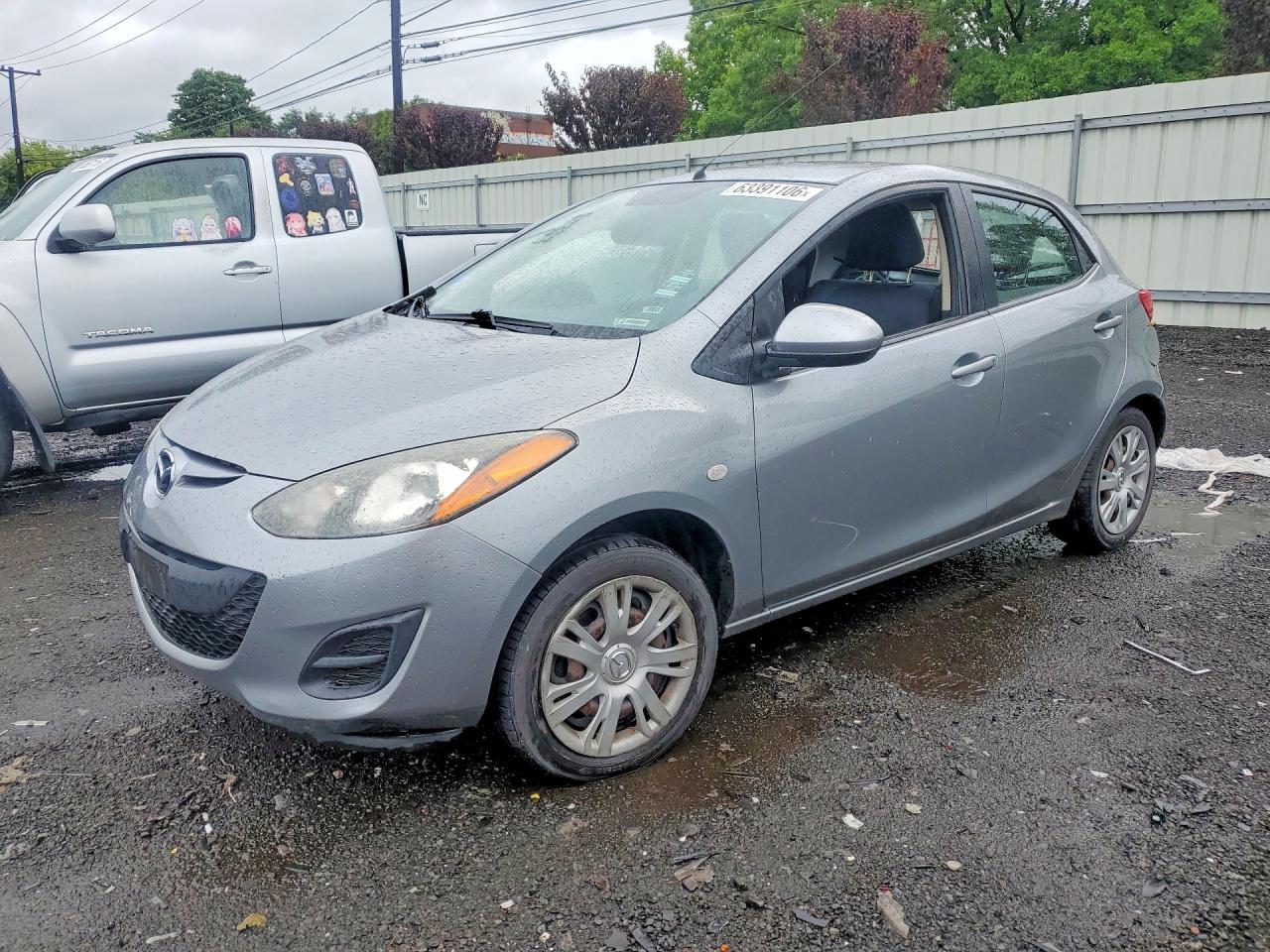 2014 Mazda Mazda2 Sport Серебряный vin: JM1DE1KZ1E0176695