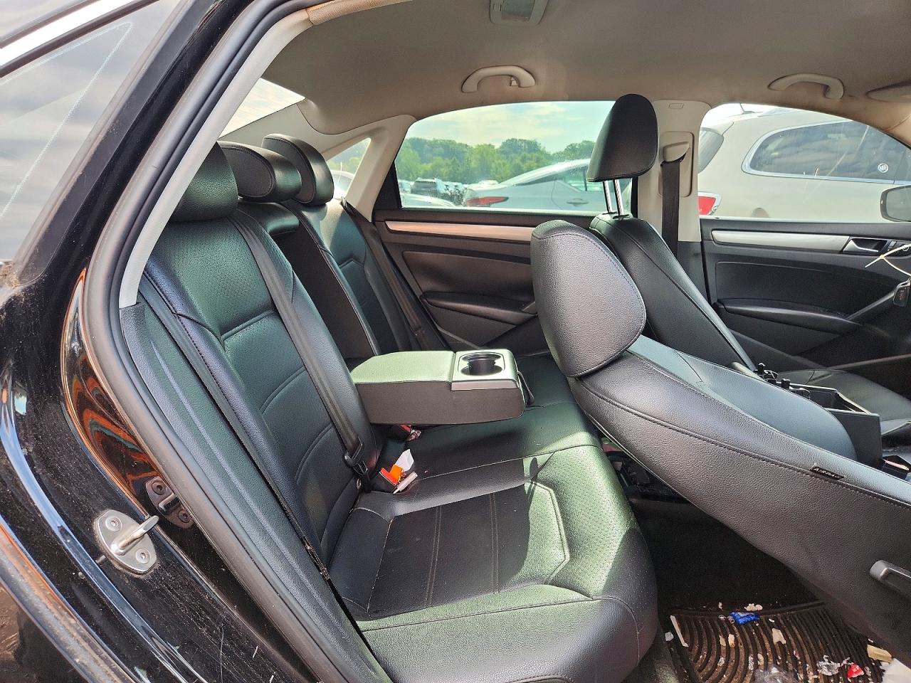 2015 Volkswagen Passat S Black vin: 1VWAT7A38FC116581