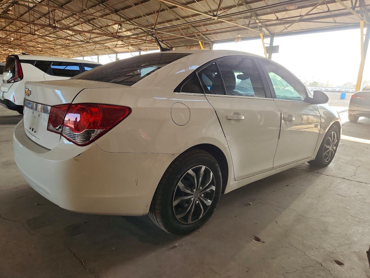 2012 Chevrolet Cruze Ls White vin: 1G1PC5SH3C7390277