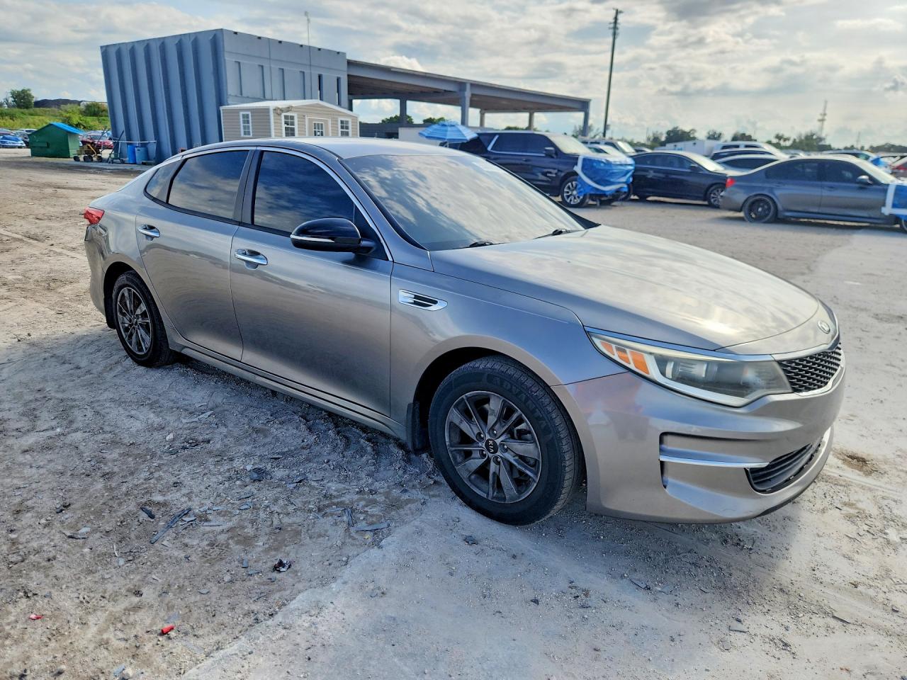 2018 Kia Optima Lx Gray vin: 5XXGT4L3XJG225092