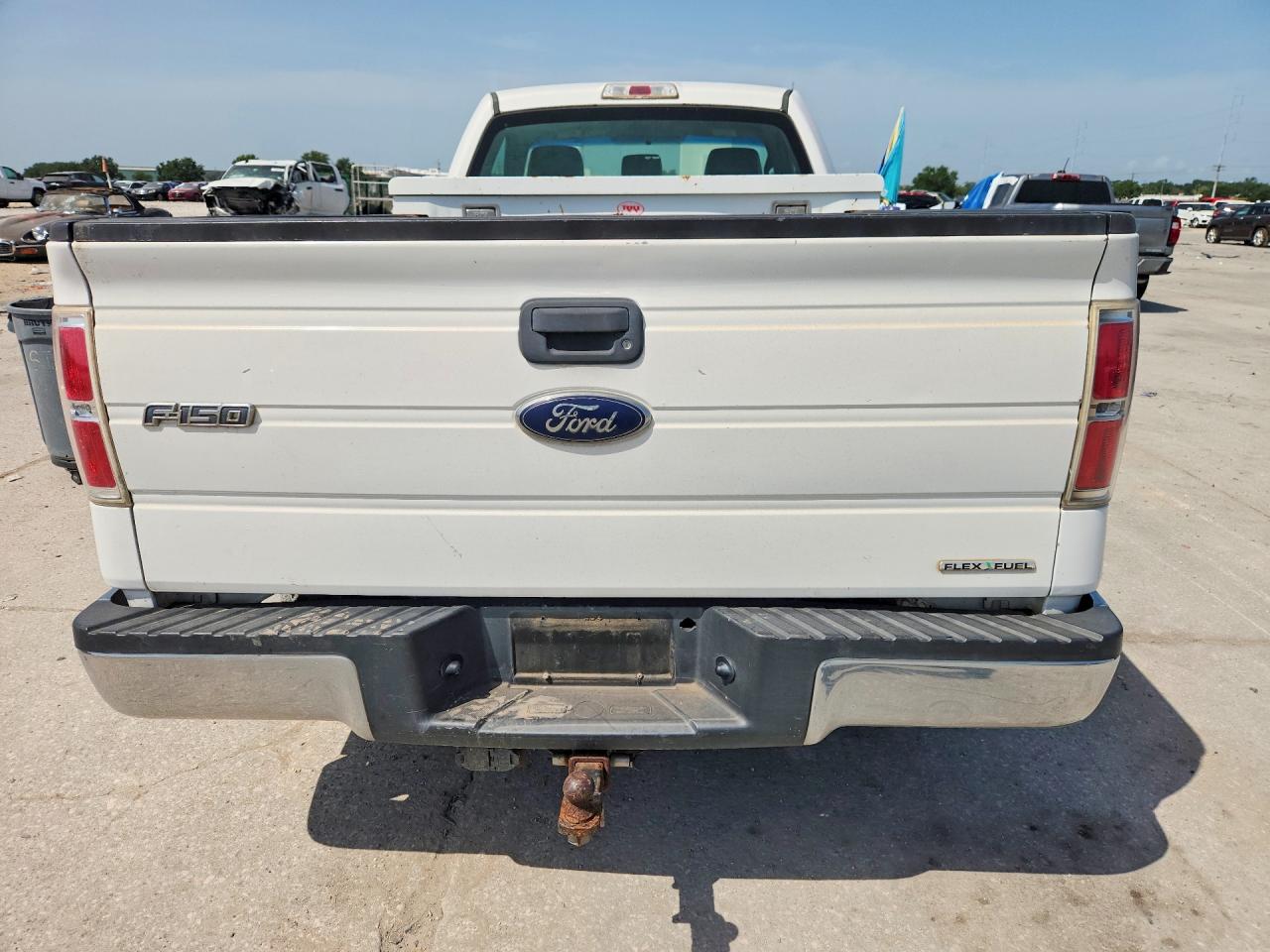 2013 Ford F150 White vin: 1FTMF1CM0DKE06147