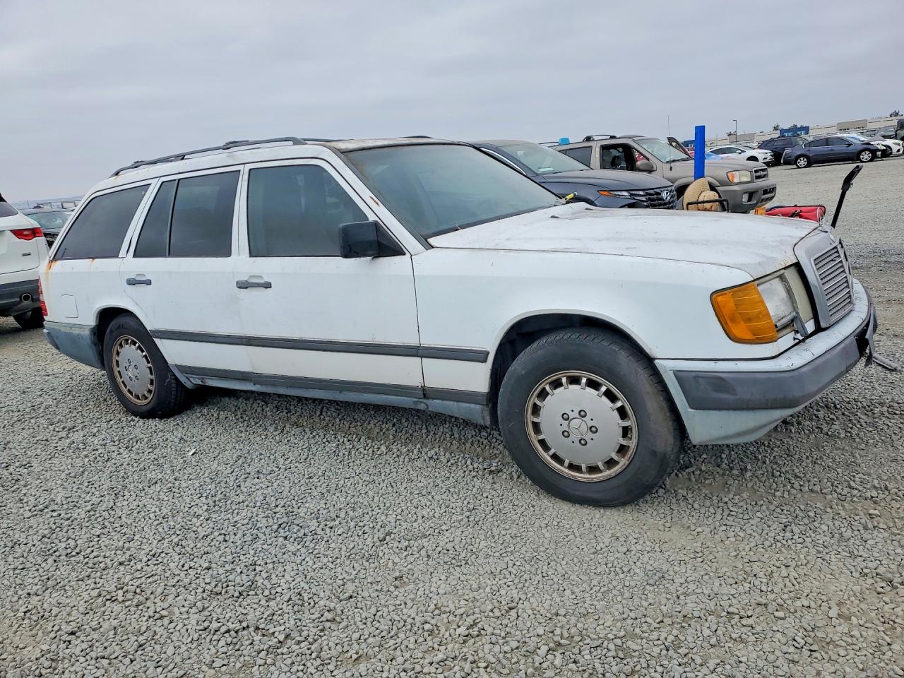 1987 Mercedes-benz 300 Tdt White vin: WDBEB93D0HF040489