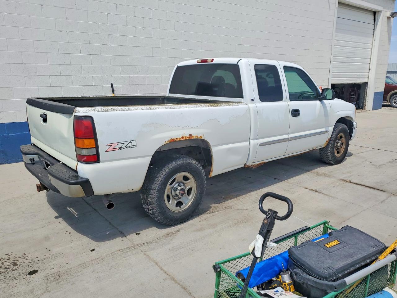 2004 Gmc New Sierra K1500 White vin: 1GTEK19T84Z191574