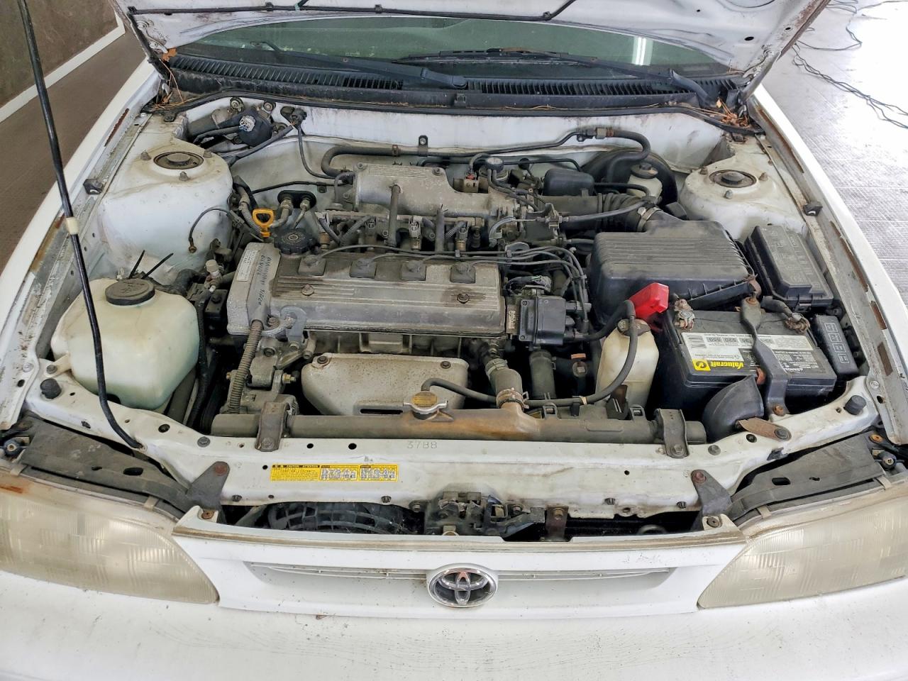 1996 Toyota Corolla Base White vin: 2T1BA02E5TC112172