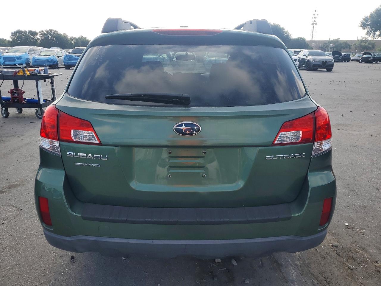 2013 Subaru Outback 2.5i Premium Green vin: 4S4BRCCC8D3264007
