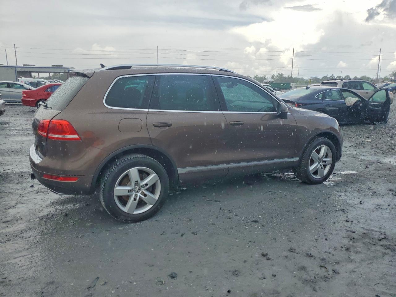 2014 Volkswagen Touareg V6 Tdi Brown vin: WVGEP9BP9ED008822