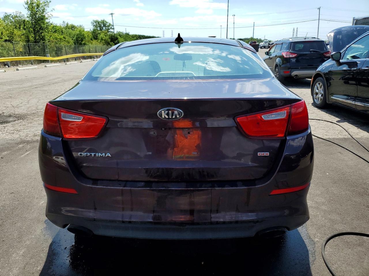 2015 Kia Optima Lx Коричневый vin: 5XXGM4A75FG470425