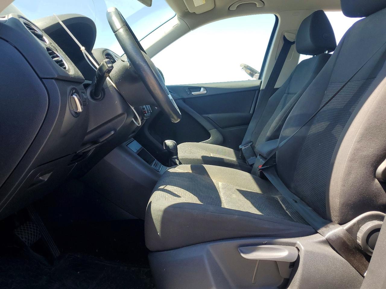 2015 Volkswagen Tiguan S Синий vin: WVGAV7AX6FW524233