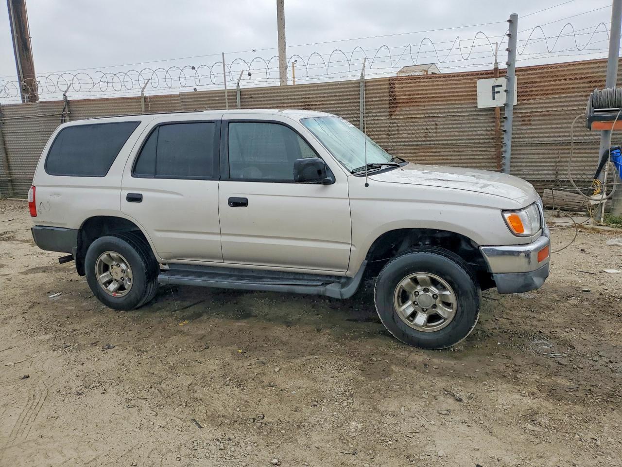 1997 Toyota 4runner Base Beige vin: JT3GM84R3V0016943