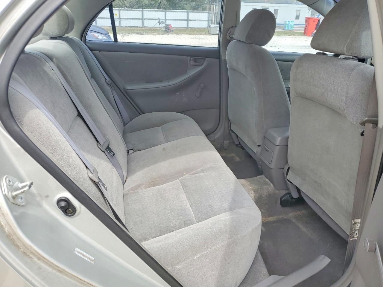 2004 Toyota Corolla Ce Серебряный vin: 1NXBR32E94Z242028