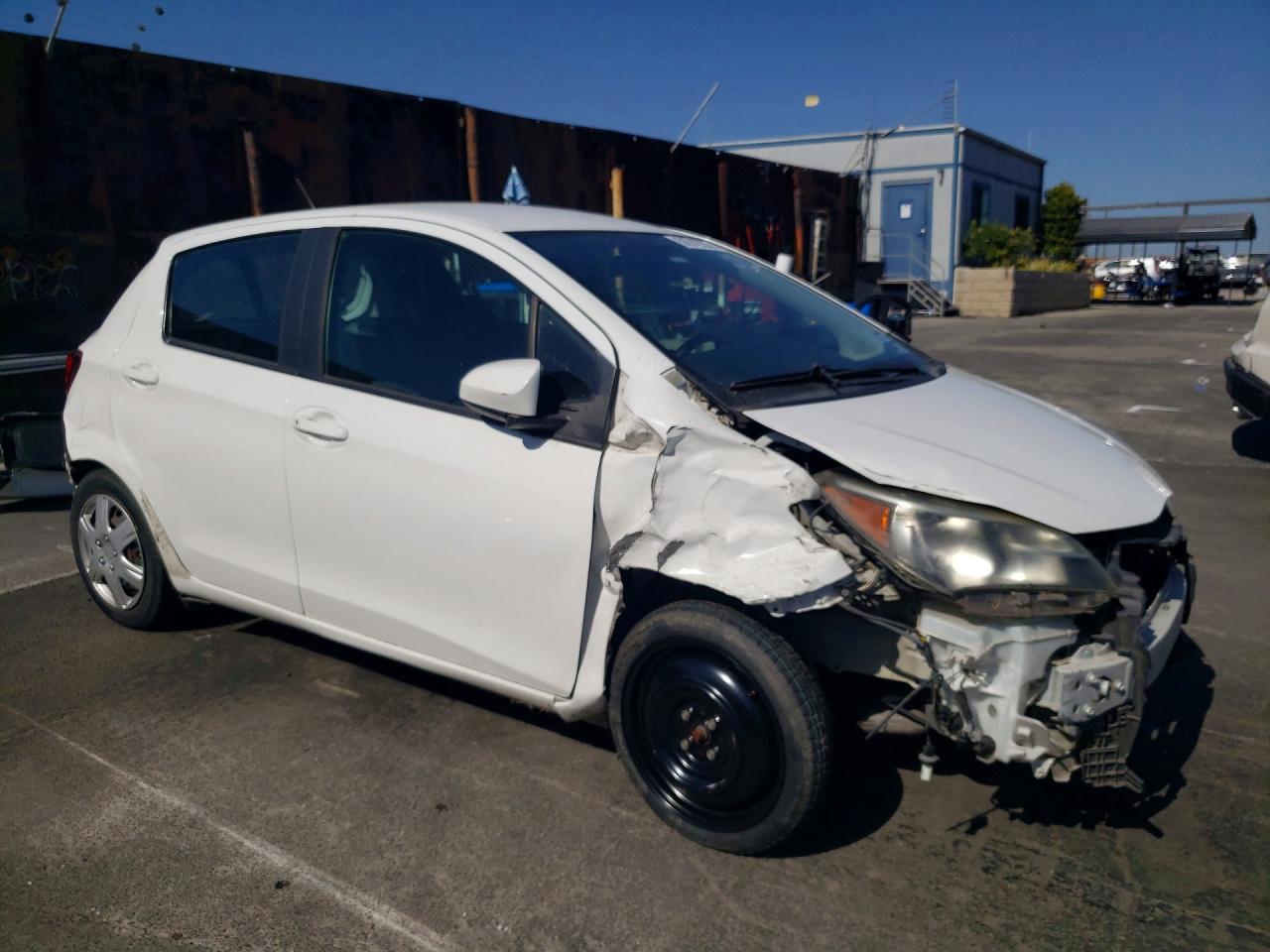 2015 Toyota Yaris 5-door L White vin: VNKKTUD38FA017912