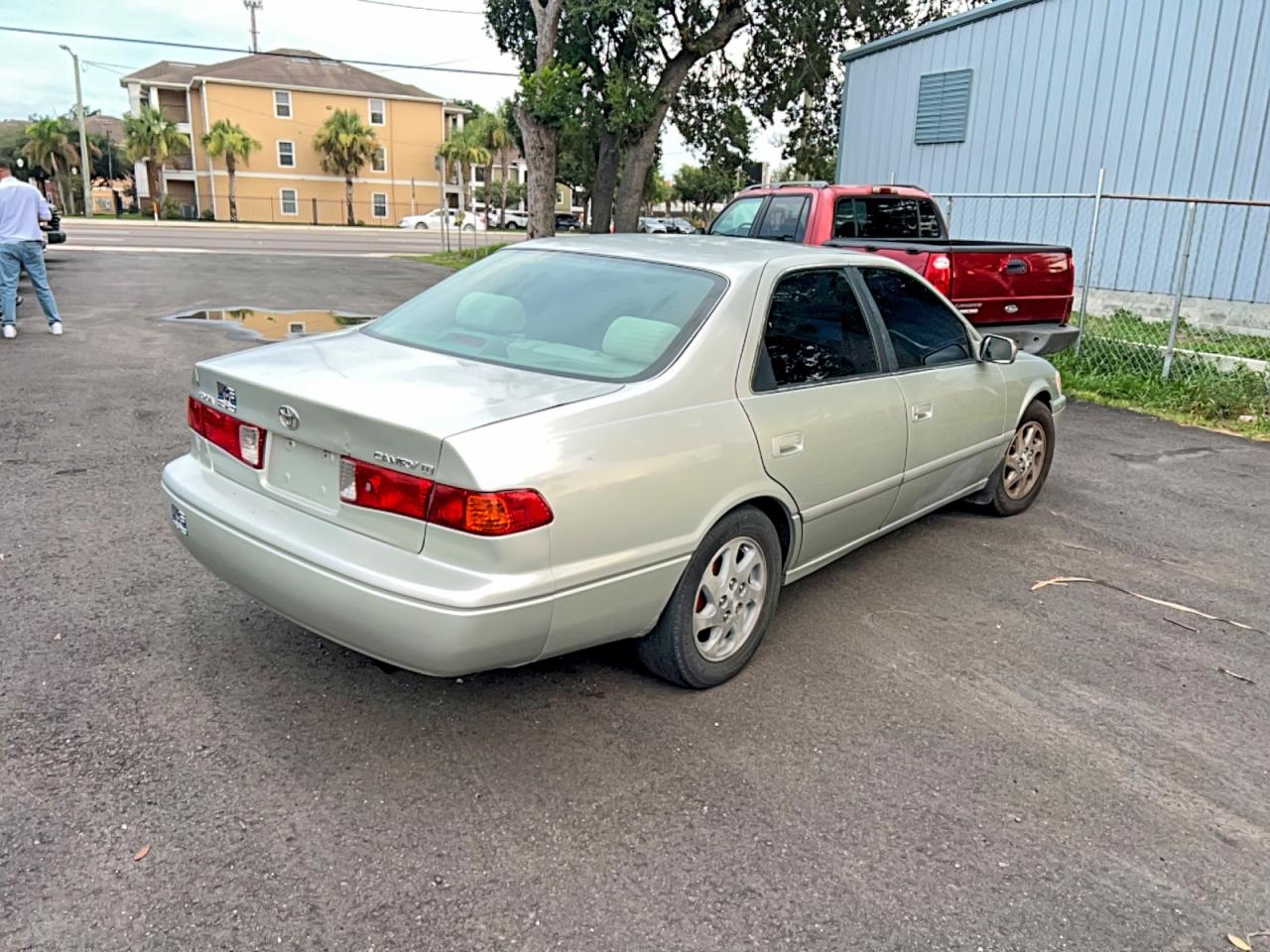 2000 Toyota Camry Le Серебряный vin: JT2BG22K2Y0450820