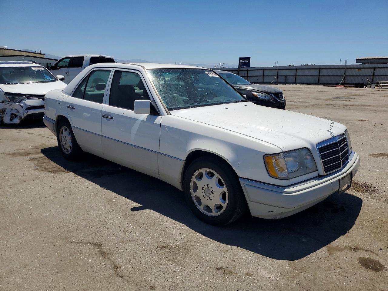 1994 Mercedes-benz E 320 White vin: WDBEA32E2RC125900