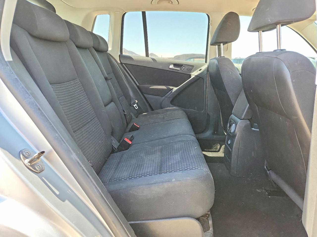 2010 Volkswagen Tiguan Se Silver vin: WVGBV7AX6AW523838
