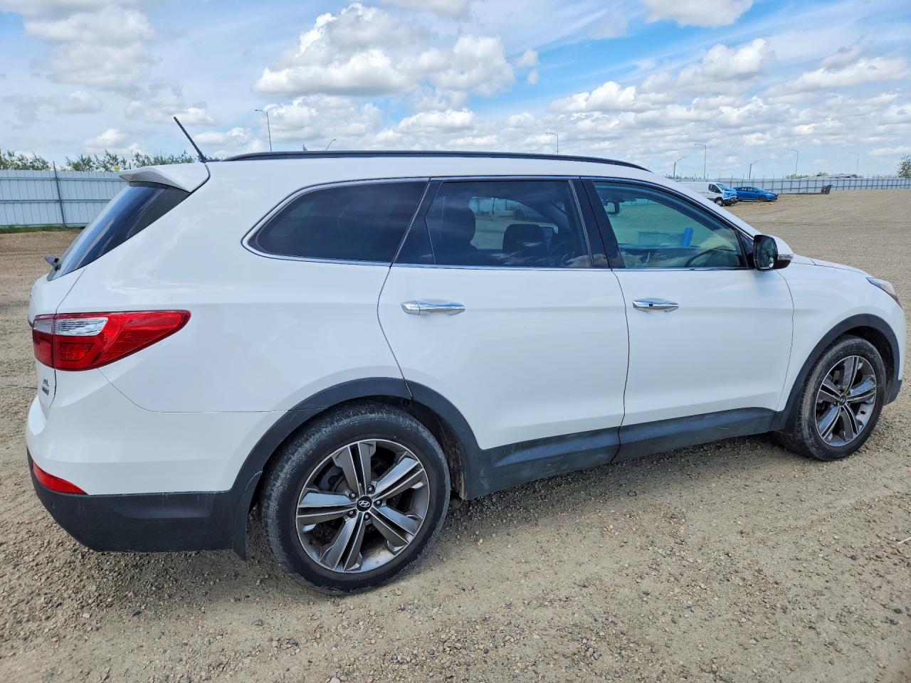 2014 Hyundai Santa Fe Gls White vin: KM8SNDHF9EU039711