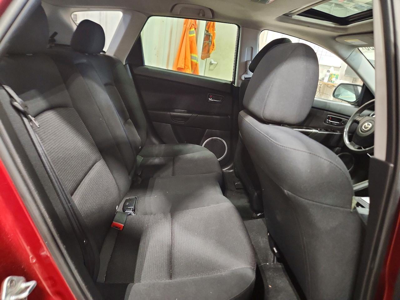 2008 Mazda 3 Hatchback Red vin: JM1BK343381119286