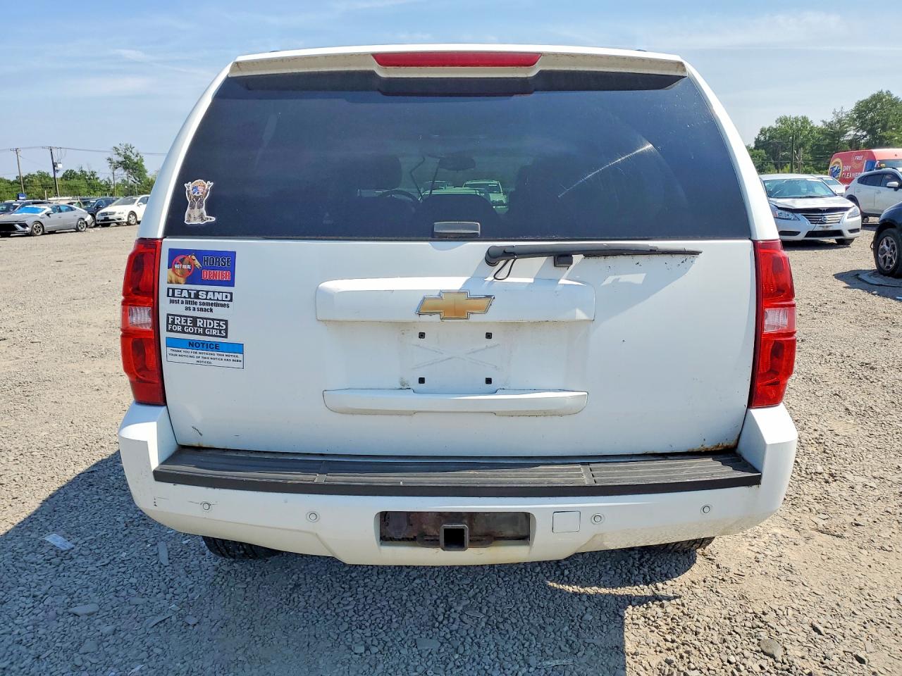 2010 Chevrolet Tahoe K1500 Lt White vin: 1GNUKBE00AR261956