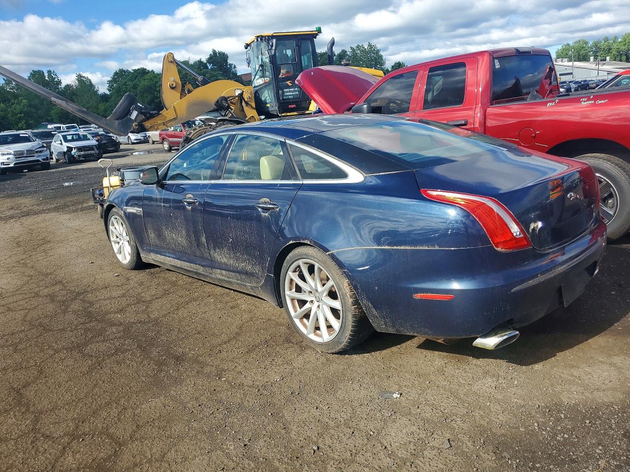 2011 Jaguar Xj Blue vin: SAJWA1CBXBLV12720