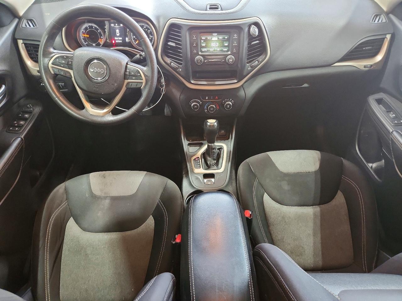 2015 Jeep Cherokee Sport Белый vin: 1C4PJLAB9FW731027