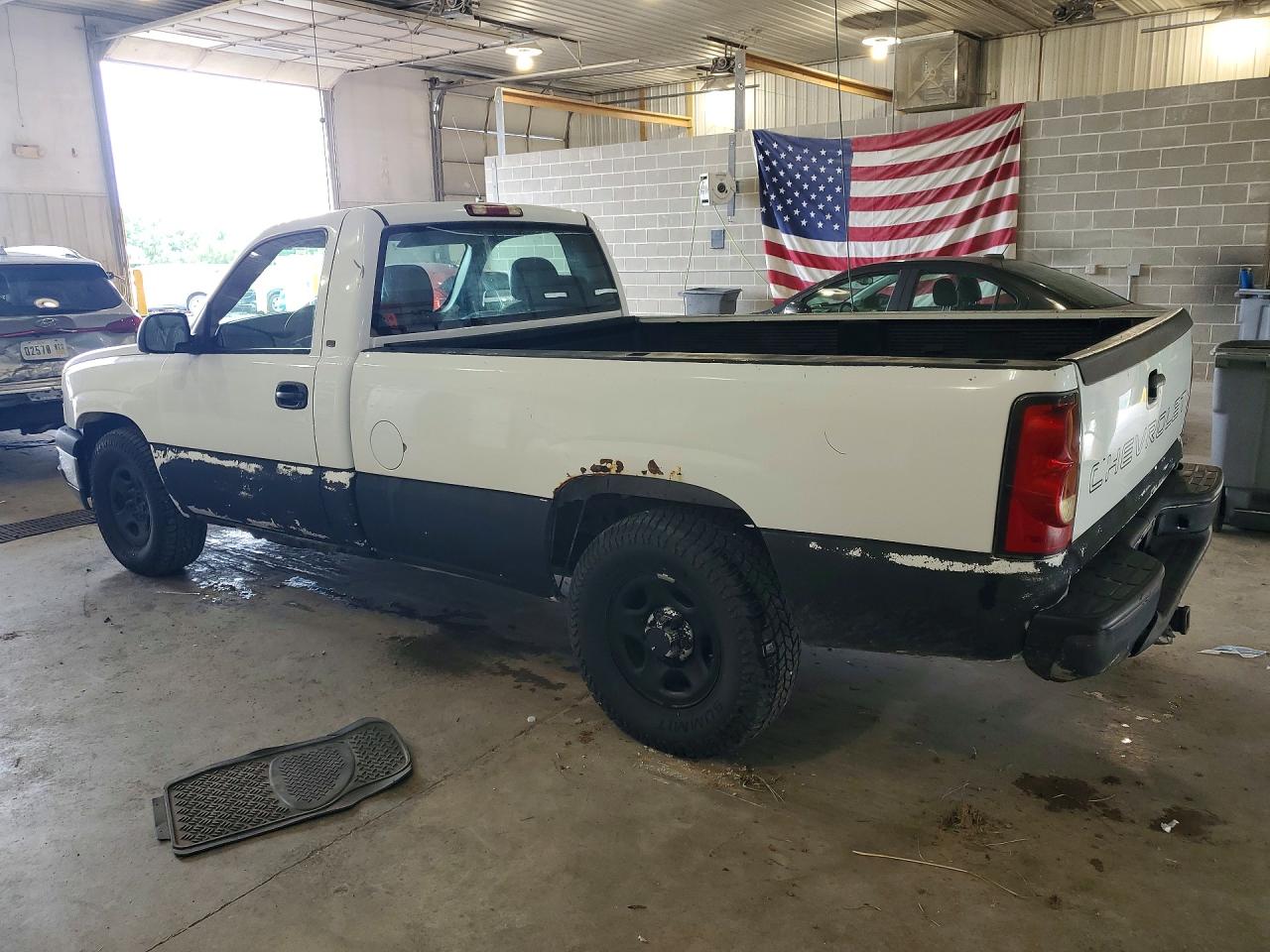 2004 Chevrolet Silverado C1500 Белый vin: 1GCEC14V84Z270281