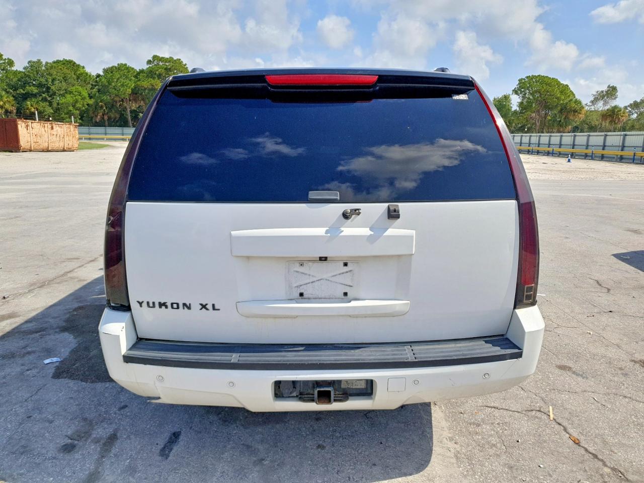 2011 Gmc Yukon Xl C1500 Slt White vin: 1GKS1KE00BR391860