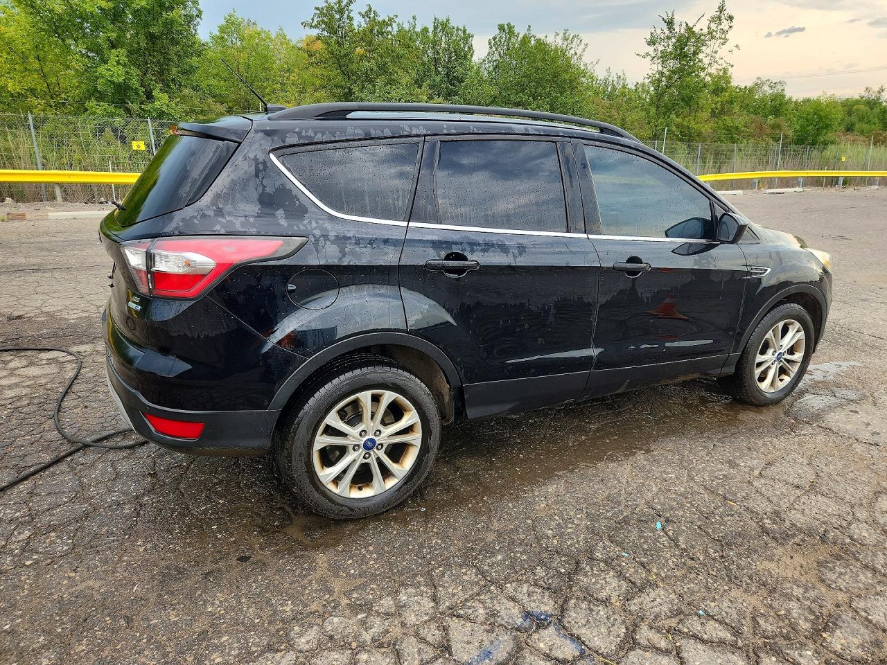 2017 Ford Escape Se Black vin: 1FMCU9G9XHUA25899