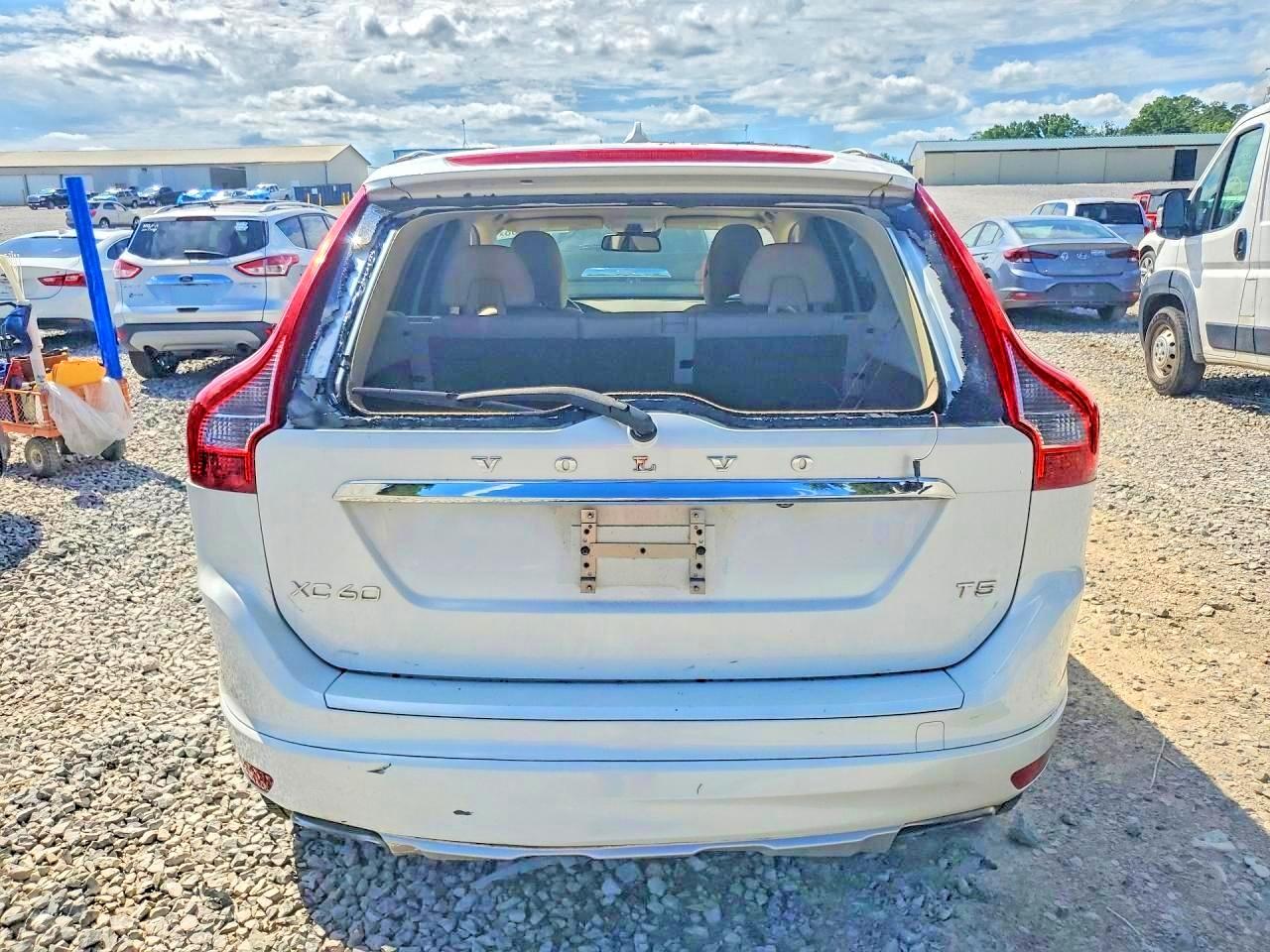 2015 Volvo Xc60 T5 Premier White vin: YV440MDC8F2608159