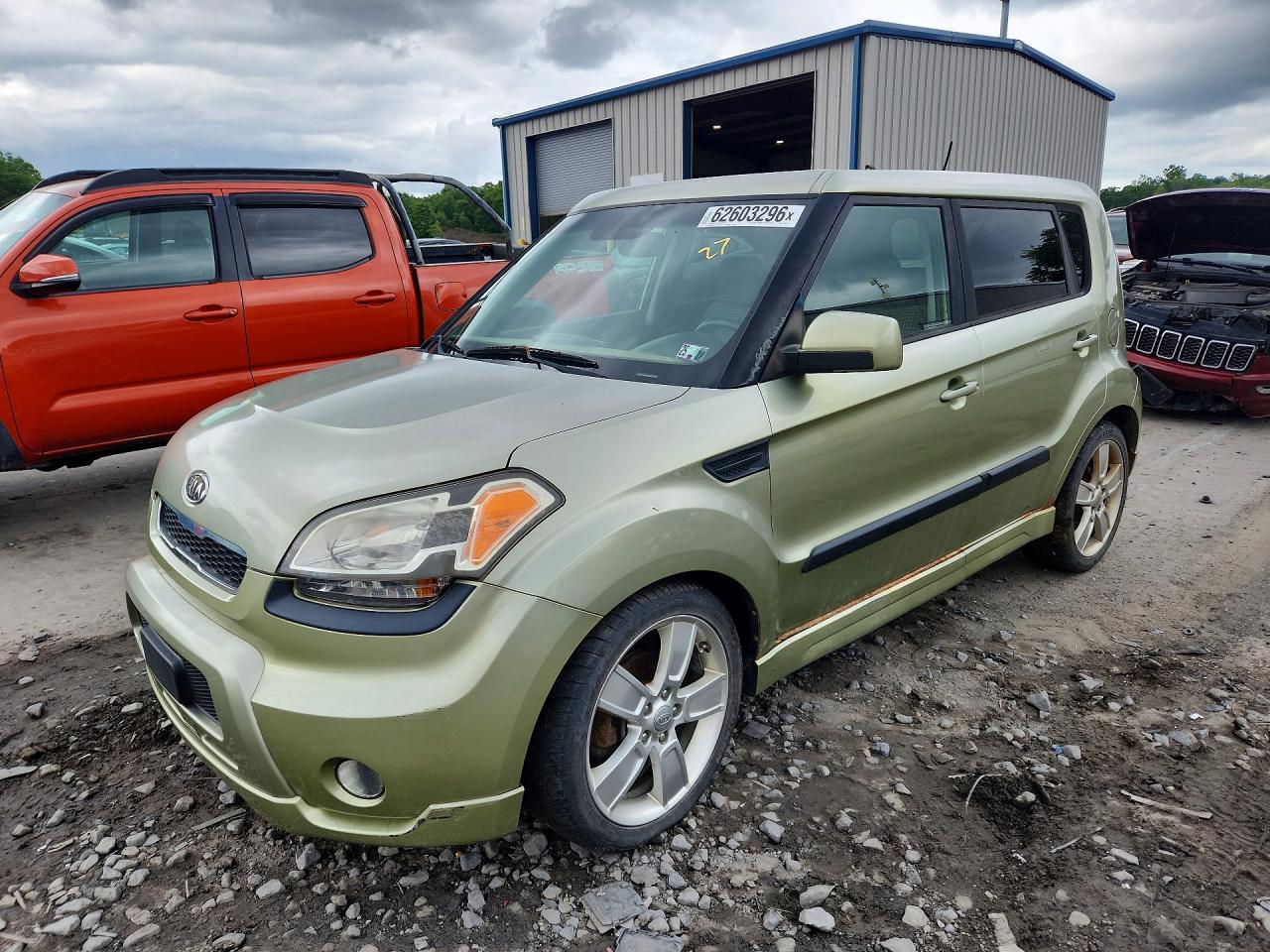 2011 Kia Soul ! Green vin: KNDJT2A22B7272485