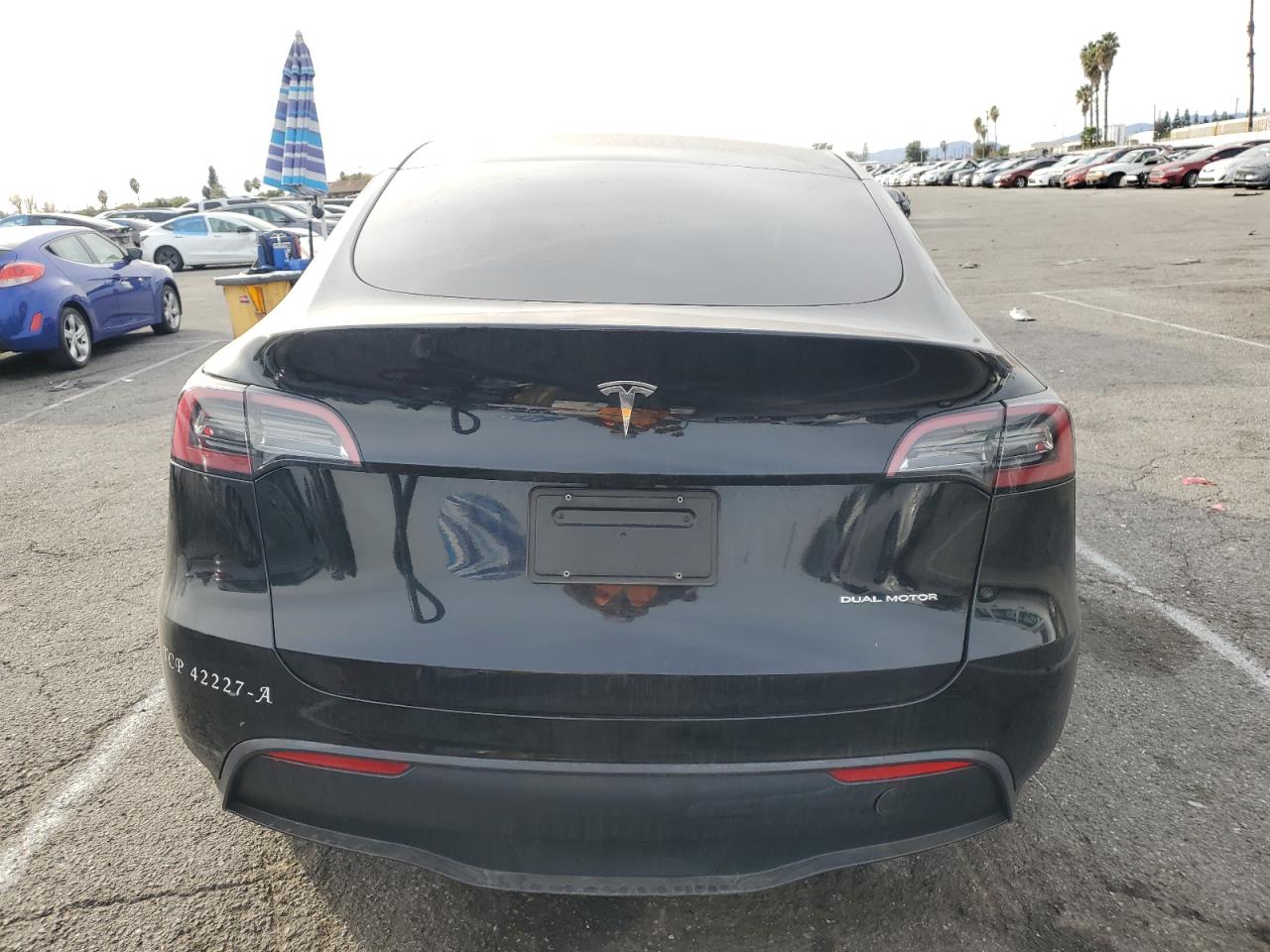 2023 Tesla Model Y Черный vin: 7SAYGAEE2PF740429