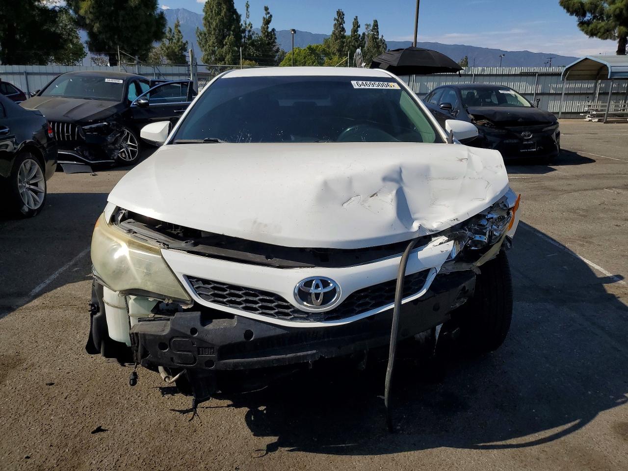 2014 Toyota Camry Se White vin: 4T1BF1FK1EU777305
