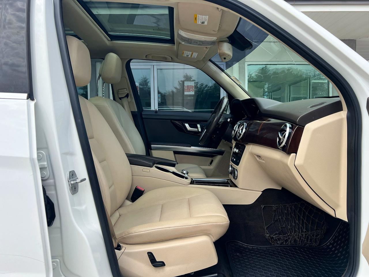 2013 Mercedes-benz Glk 350 White vin: WDCGG5HB9DG018677