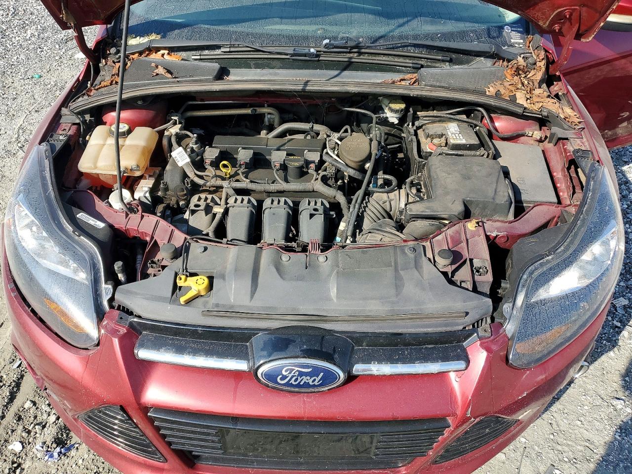 2013 Ford Focus Titanium Red vin: 1FADP3N20DL181586