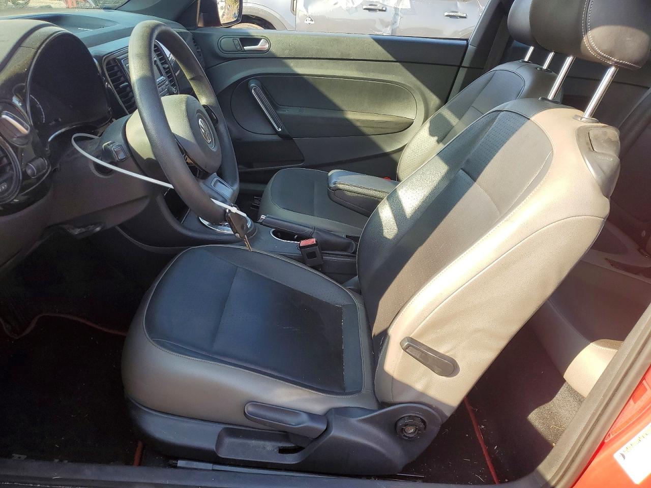 2015 Volkswagen Beetle 1.8t Красный vin: 3VWF17AT3FM636973