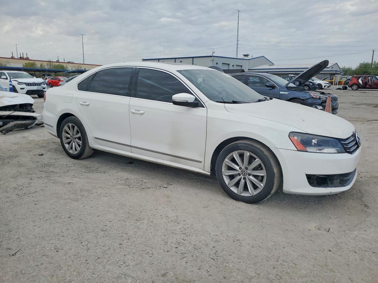 2012 Volkswagen Passat Sel White vin: 1VWCP7A32CC060677