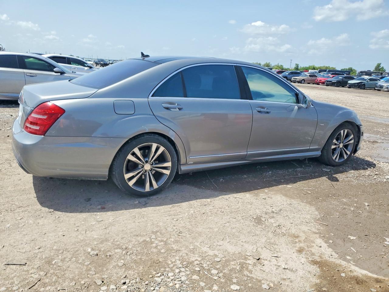 2012 Mercedes-benz S 550 Silver vin: WDDNG7DB4CA437719