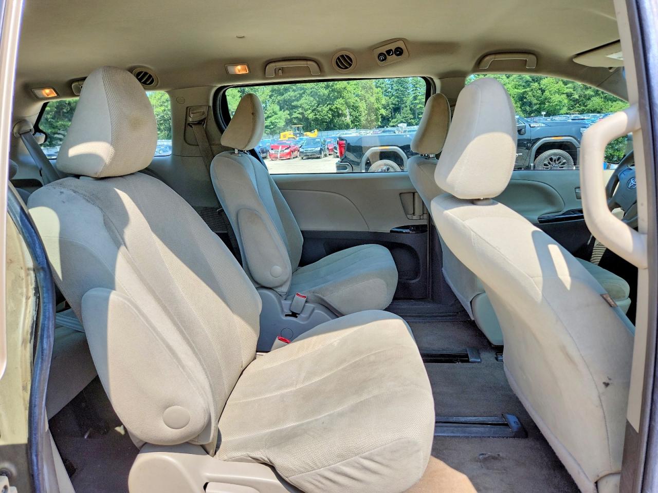 2013 Toyota Sienna L 7-passenger Beige vin: 5TDZK3DC2DS360929