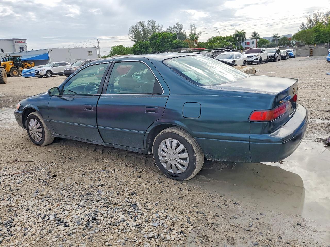 1998 Toyota Camry Le Green vin: 4T1BG22K9WU210415