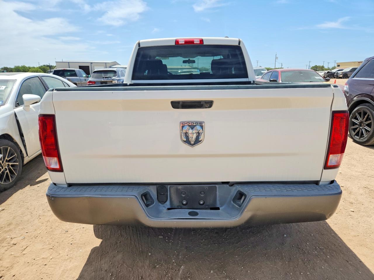 2009 Dodge Ram 1500 White vin: 1D3HB18K09S753125