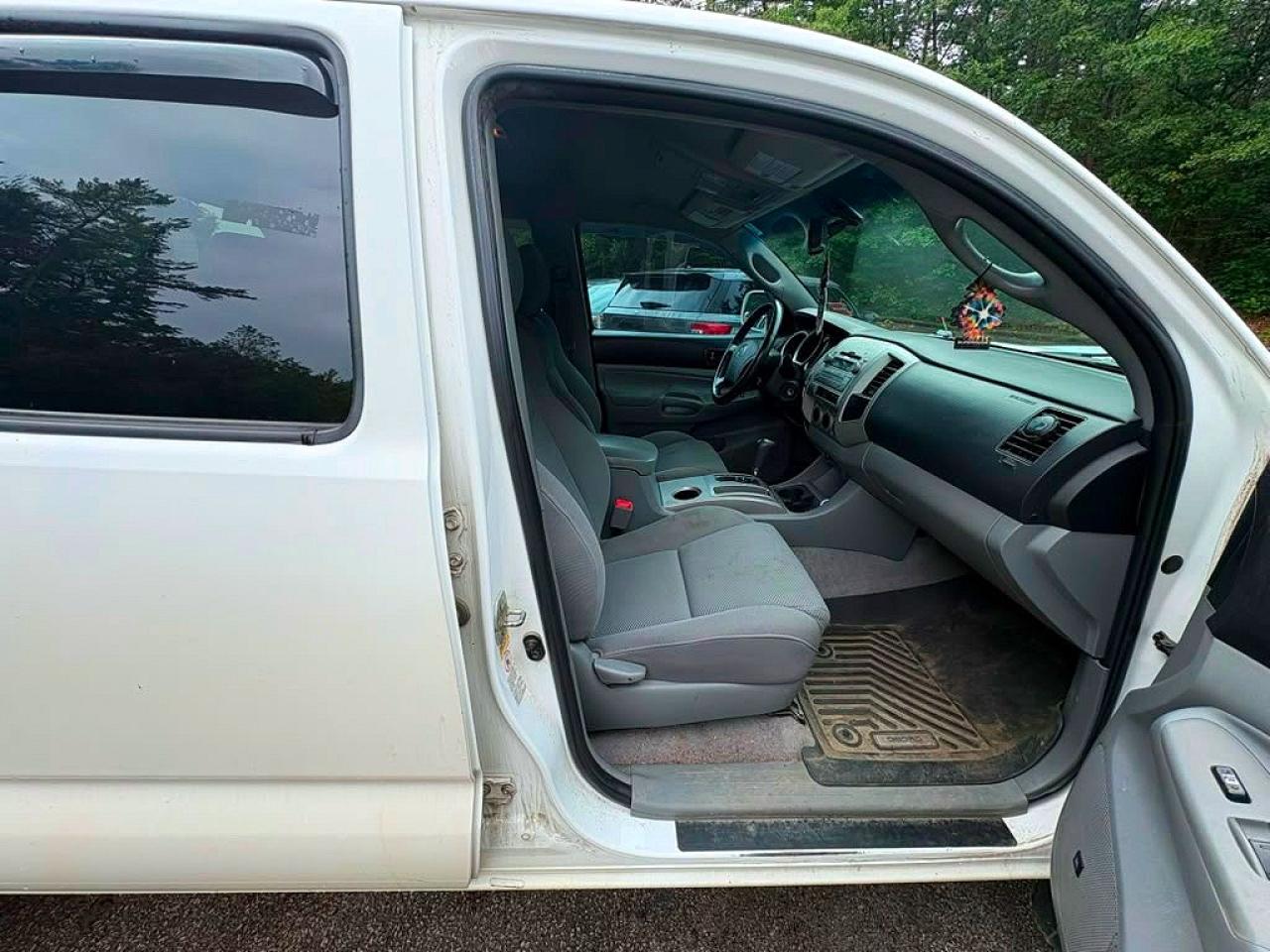 2010 Toyota Tacoma V6 White vin: 3TMLU4EN1AM053821