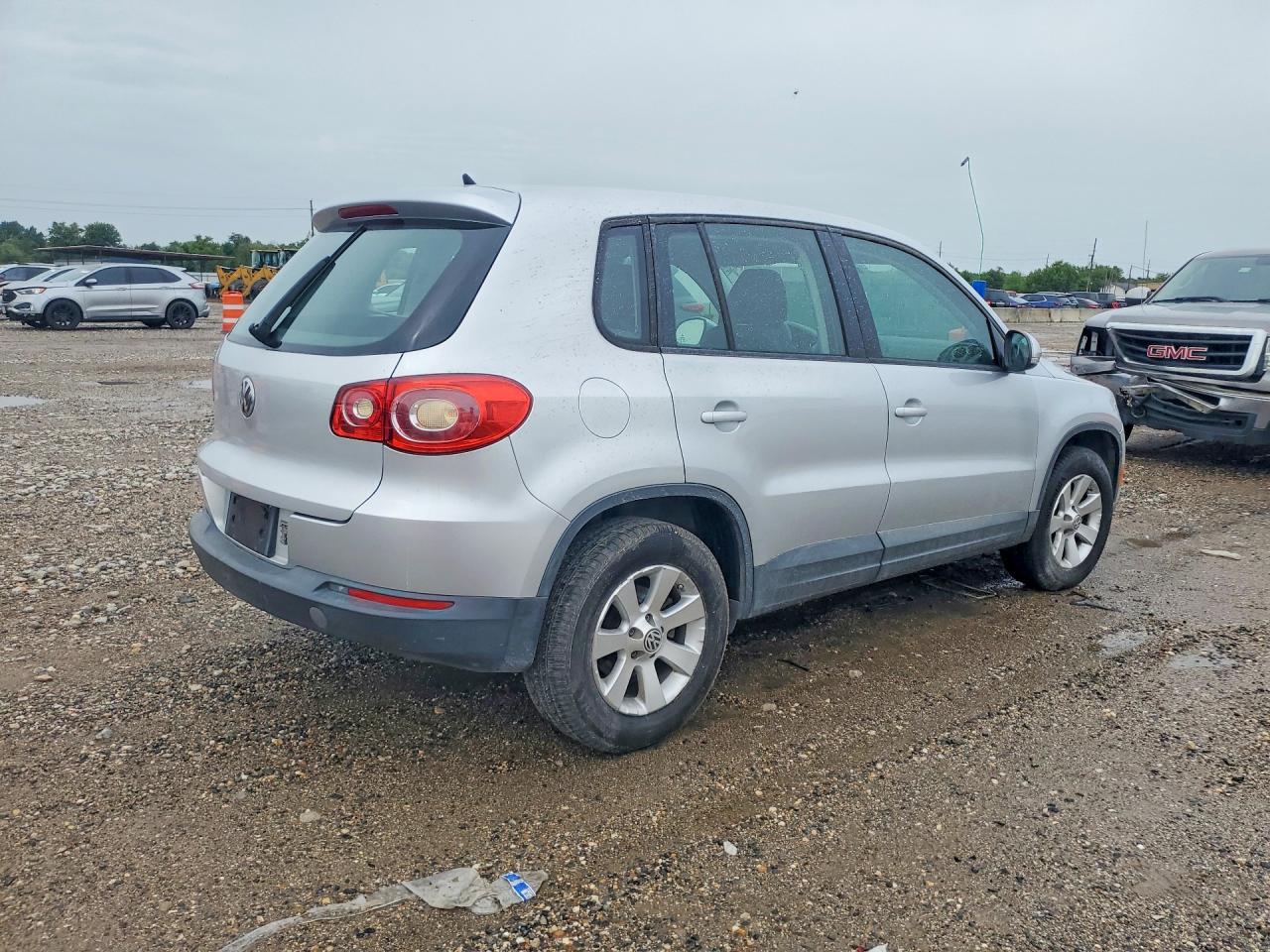 2009 Volkswagen Tiguan S Silver vin: WVGAV75N99W512817