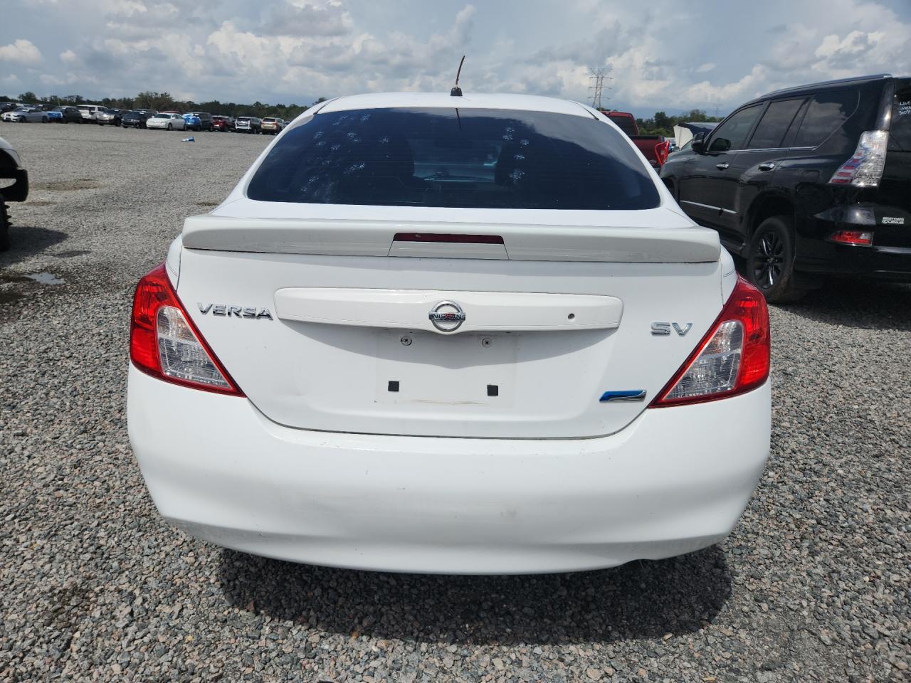 2013 Nissan Versa 1.6 S White vin: 3N1CN7AP8DL853504
