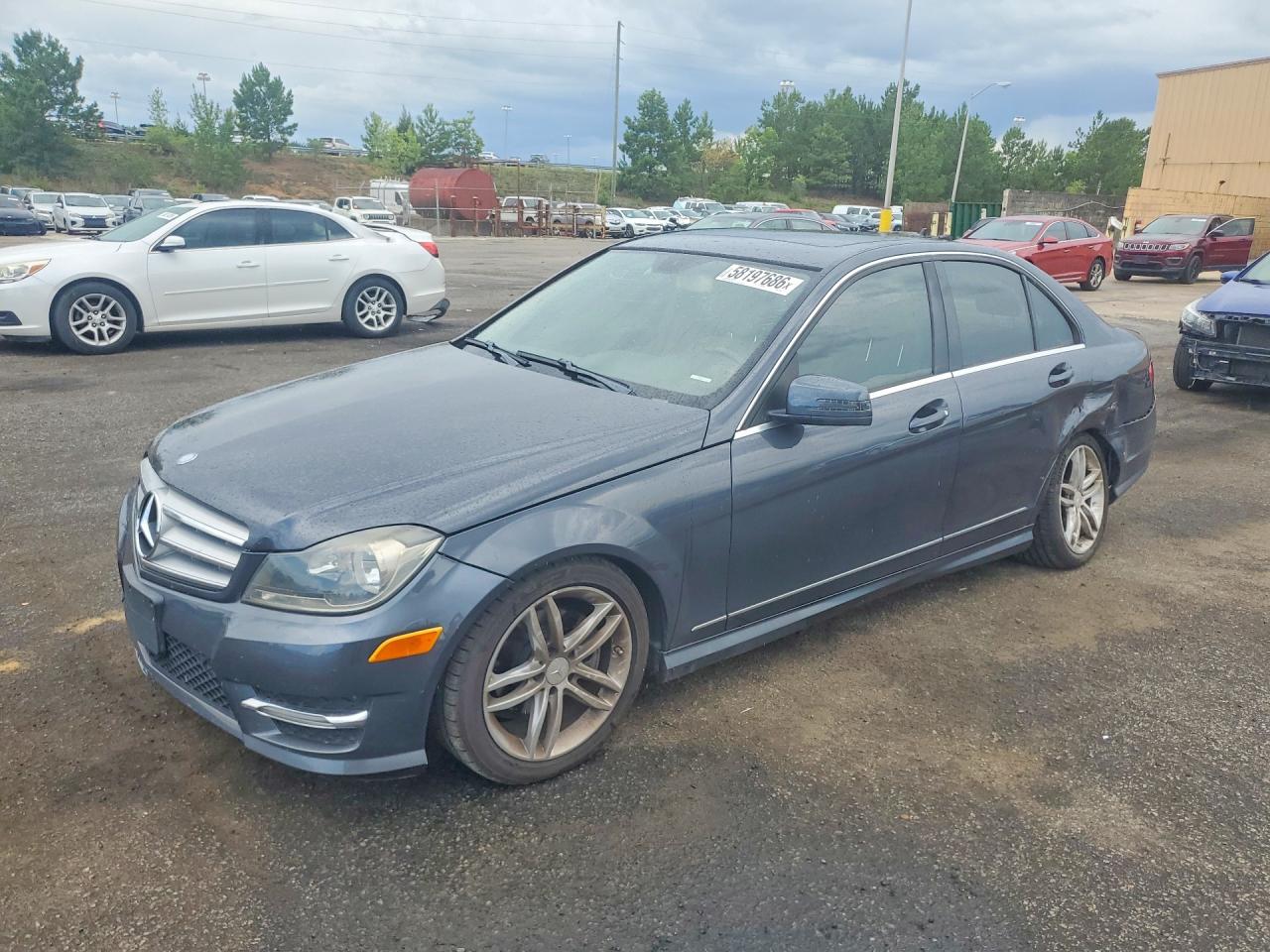 2013 Mercedes-benz C 250 Серый vin: WDDGF4HB9DR278543