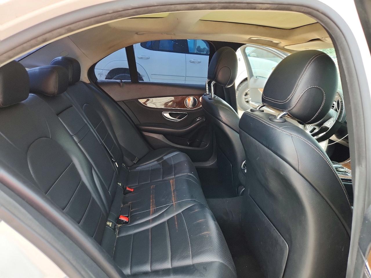 2015 Mercedes-benz C 300 4matic White vin: 55SWF4KB2FU001612