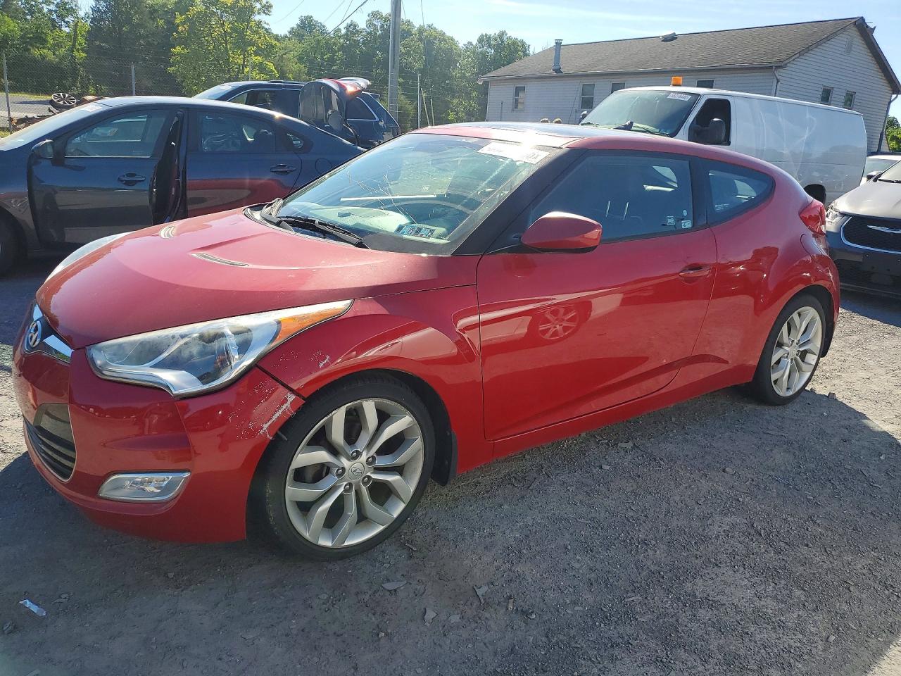 2013 Hyundai Veloster Base Red vin: KMHTC6ADXDU155321