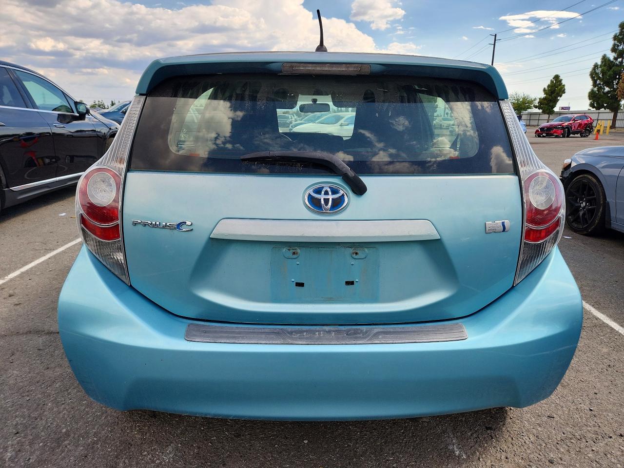 2014 Toyota Prius C One Turquoise vin: JTDKDTB37E1077844