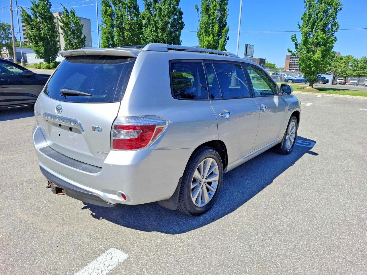 2009 Toyota Highlander Hybrid Limited Silver vin: JTEEW44A892030097