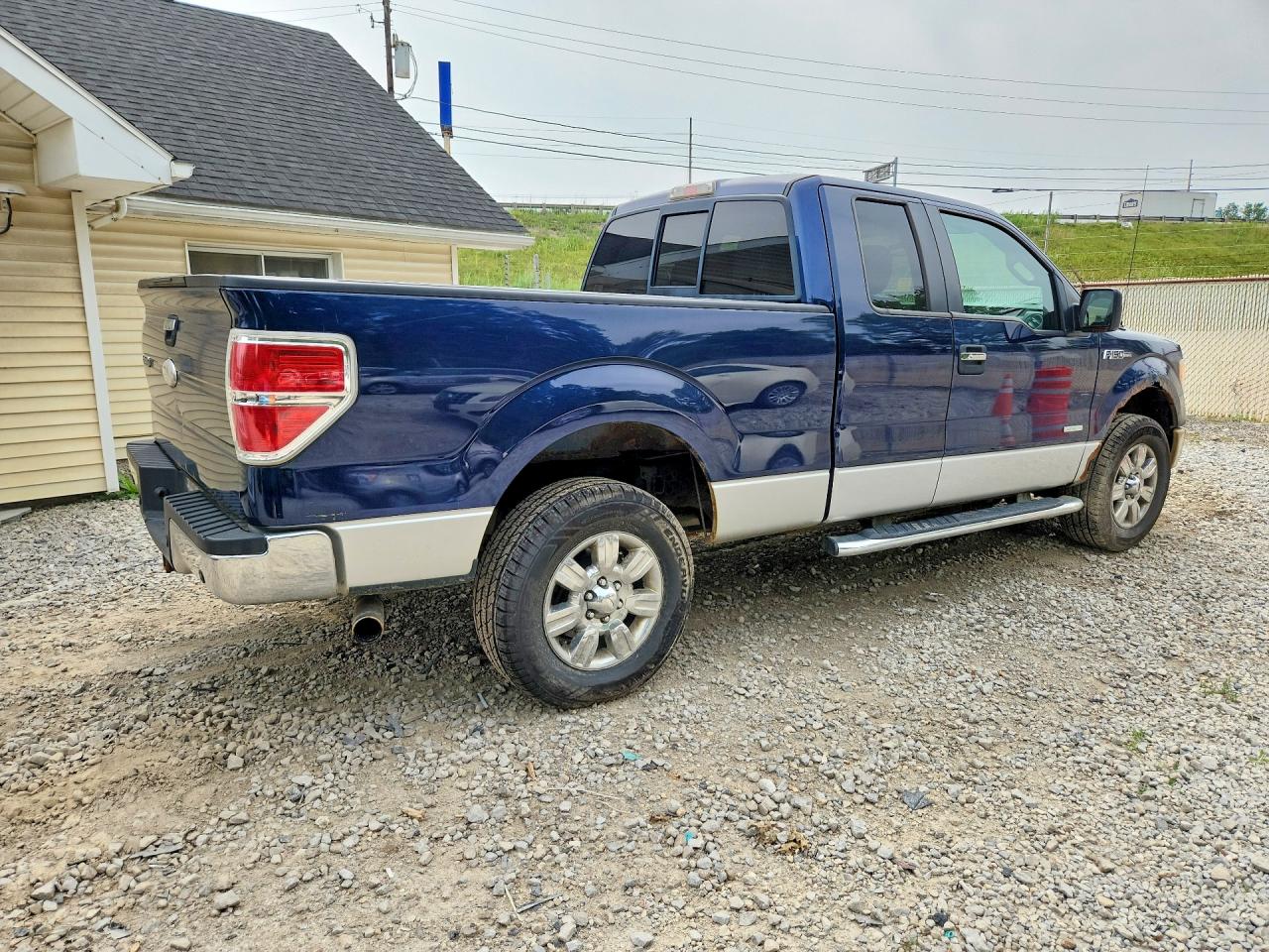 2012 Ford F150 Super Cab Two Tone vin: 1FTFX1ET4CFA68009