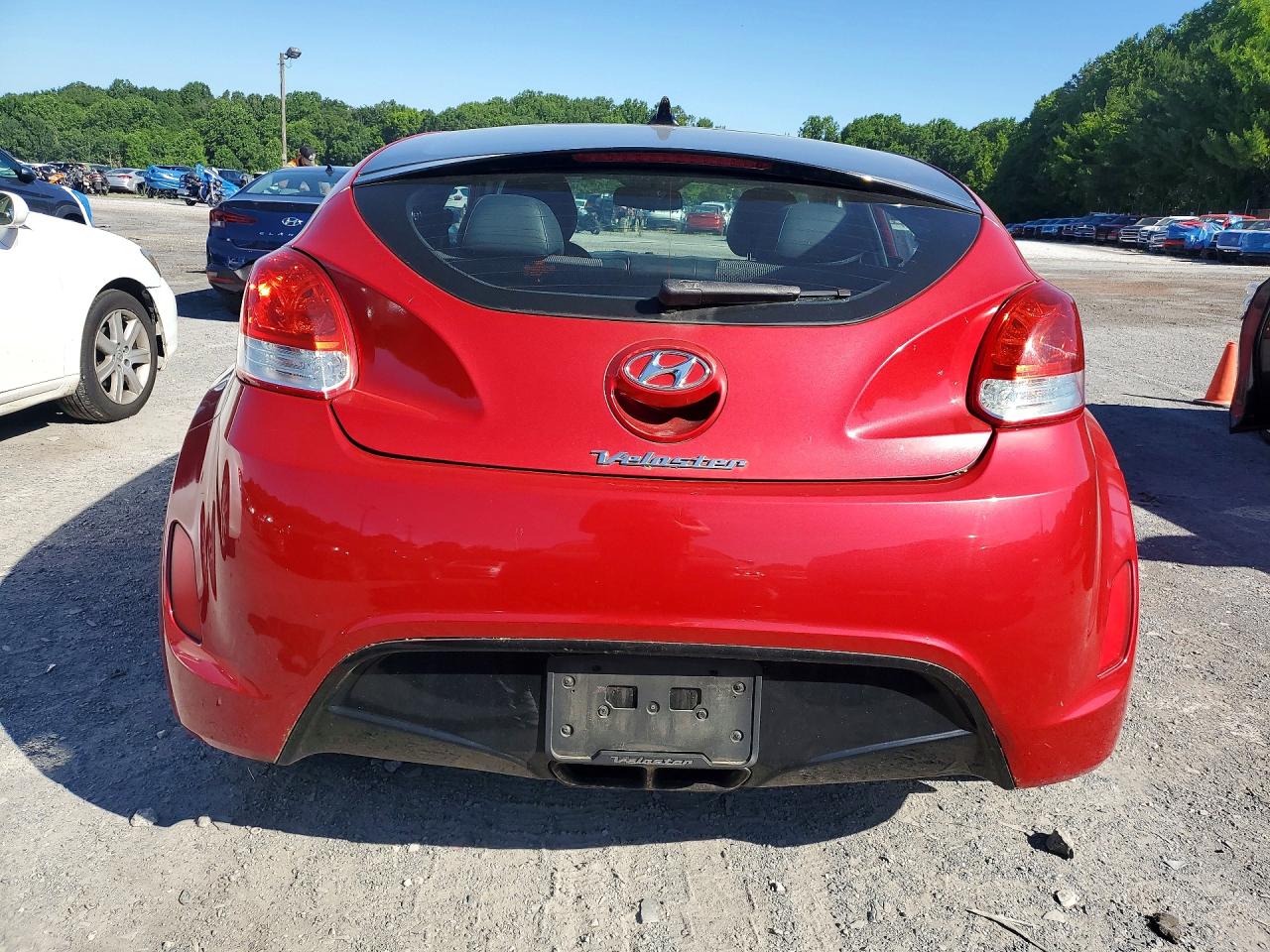 2013 Hyundai Veloster Base Red vin: KMHTC6ADXDU155321